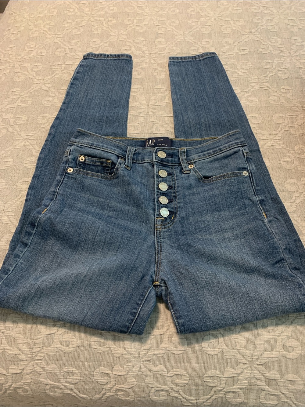 GAP High-Rise Button-Fly Legging Jeans in Medium Denim Blue (Size 4/27R)